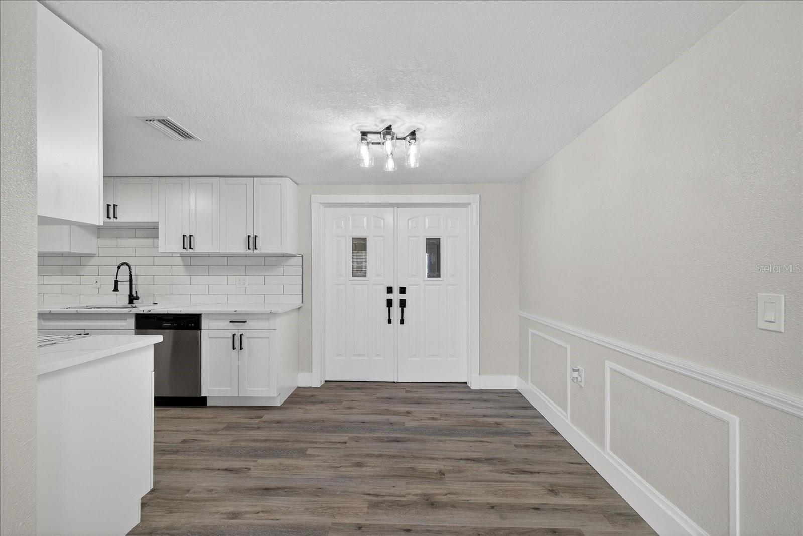 Image 9 of 52 For 5041 Moog Road