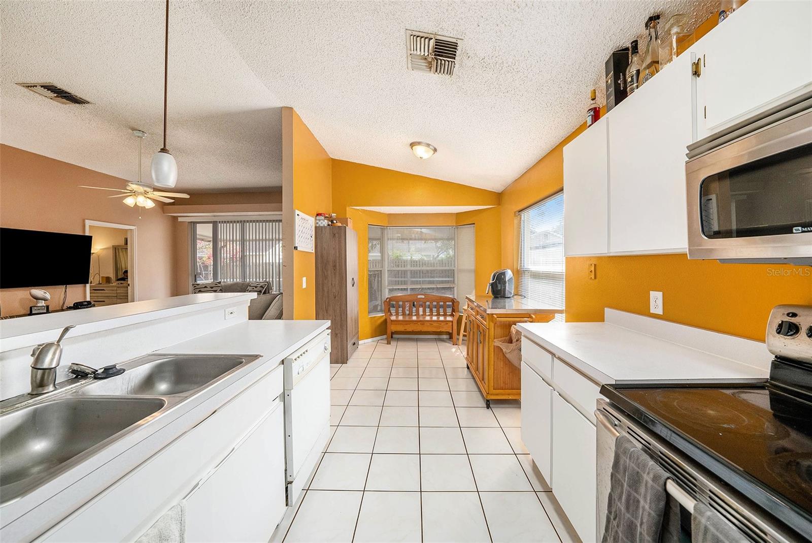 Listing photo id 12 for 1653 Portsmouth Lake Drive