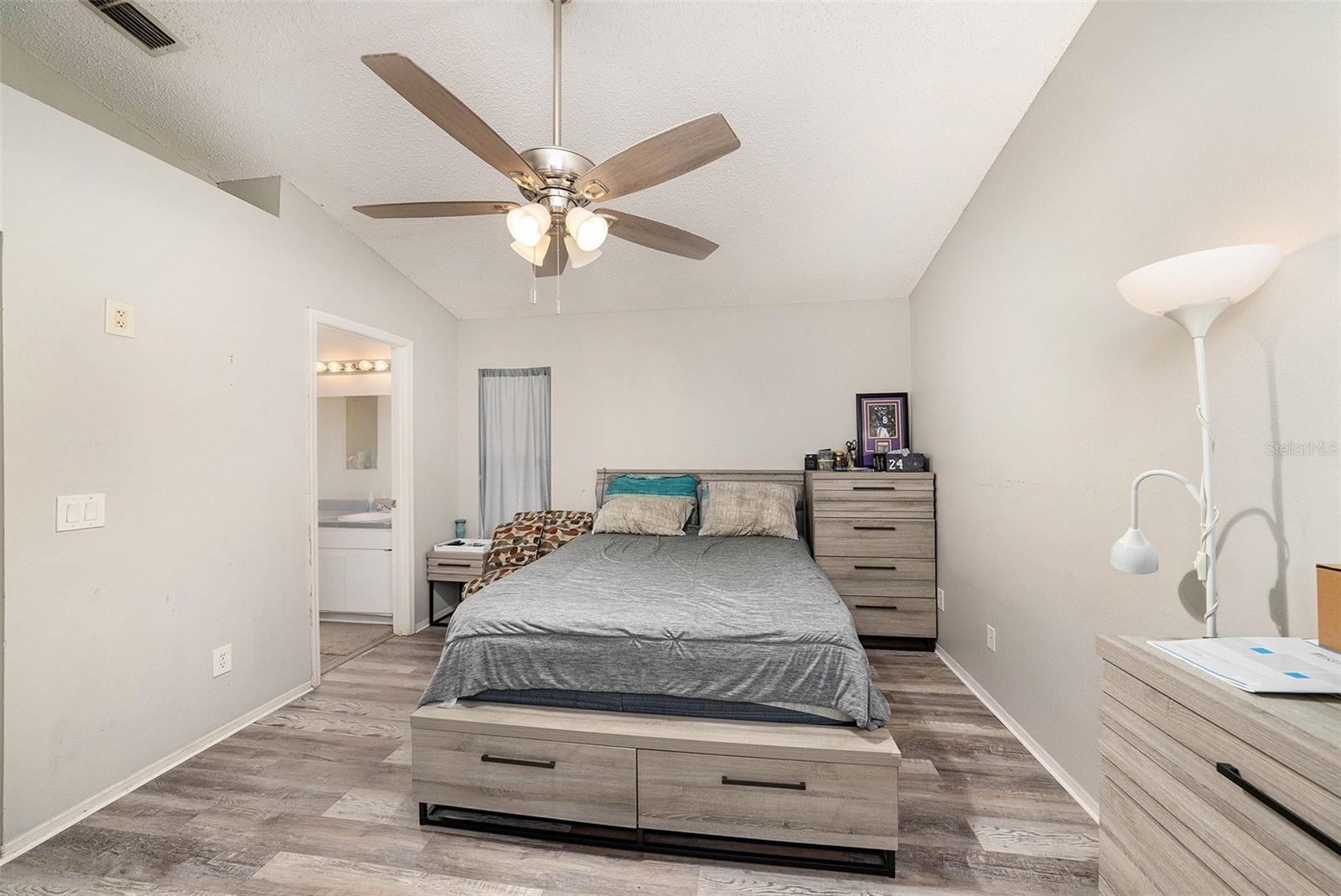 Listing photo id 14 for 1653 Portsmouth Lake Drive