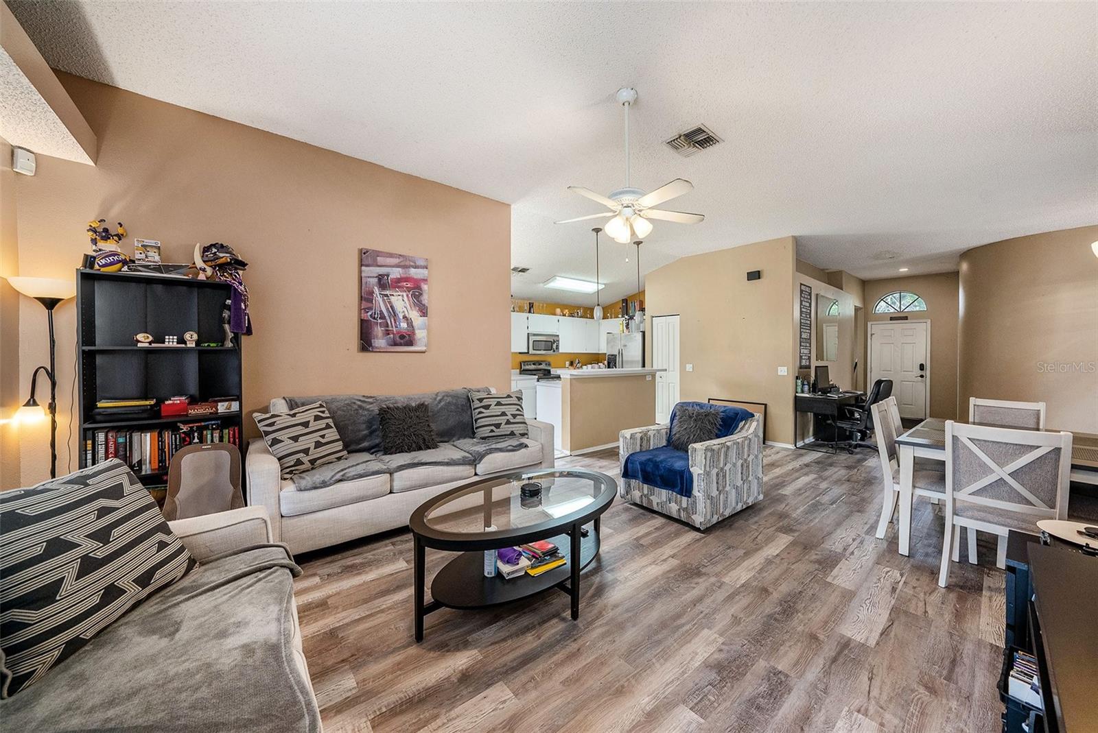 Listing photo id 4 for 1653 Portsmouth Lake Drive