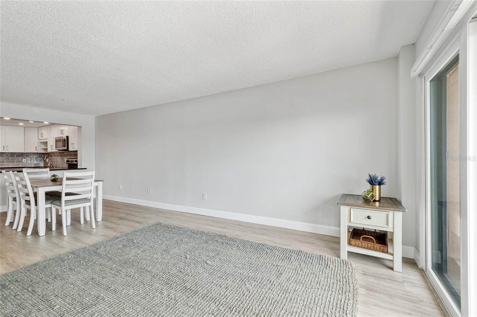 Listing photo id 9 for 51 Island Way 411