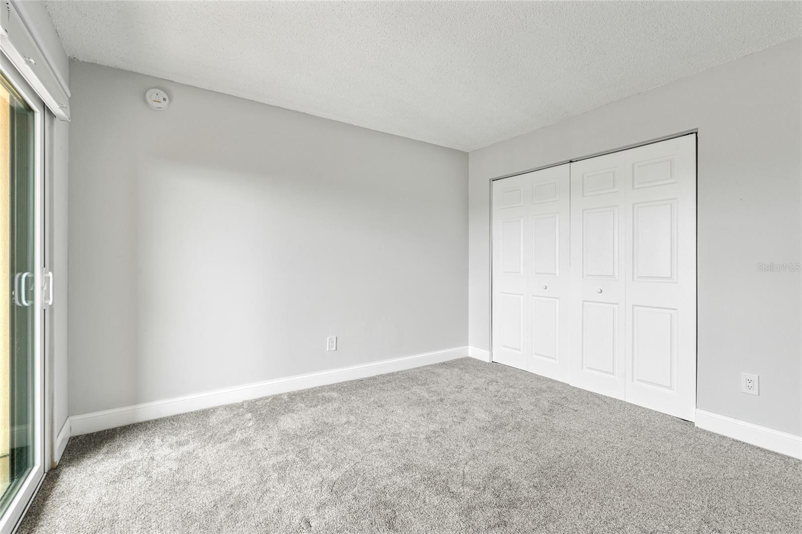 Listing photo id 19 for 51 Island Way 411