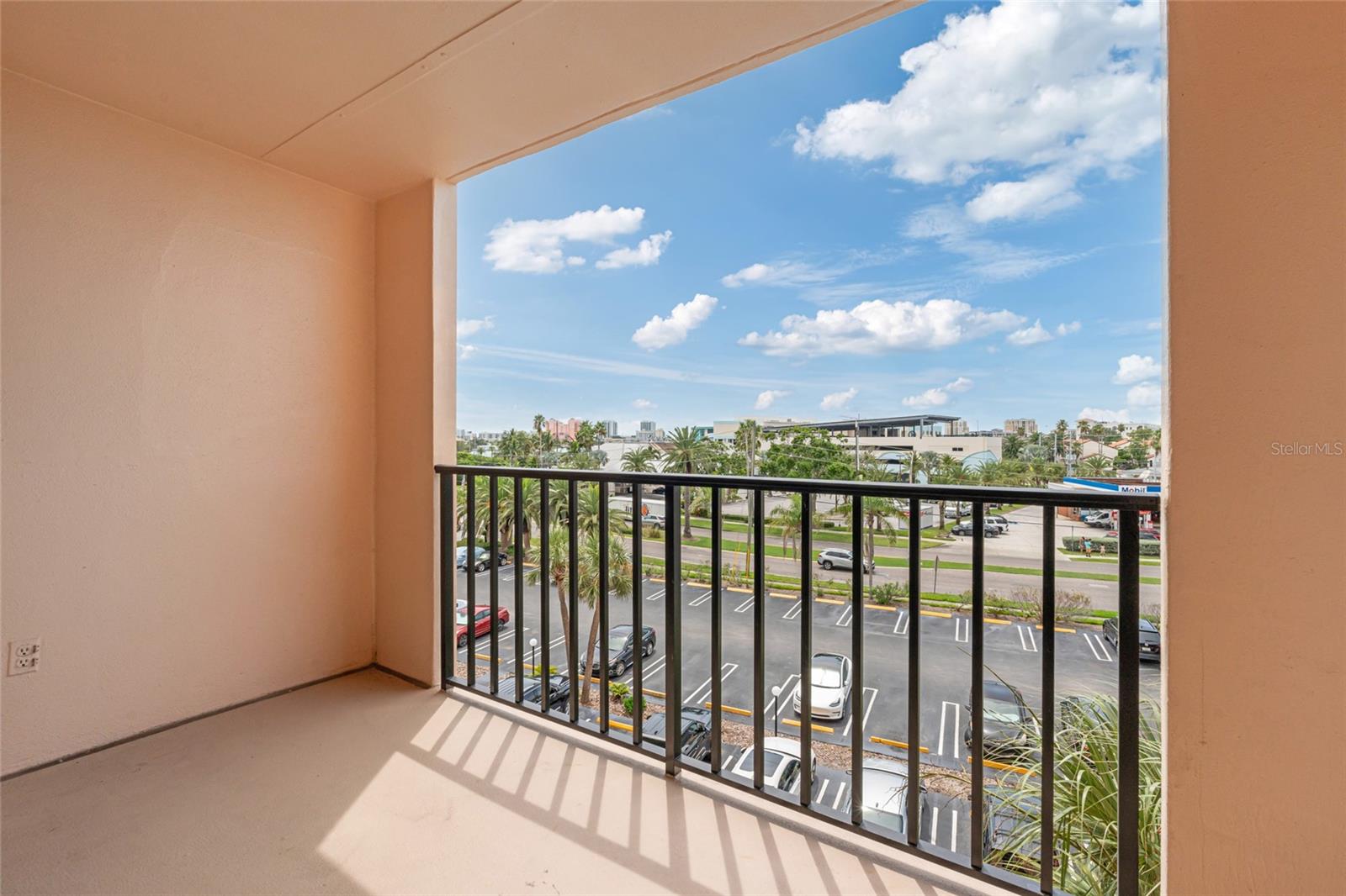 Listing photo id 22 for 51 Island Way 411