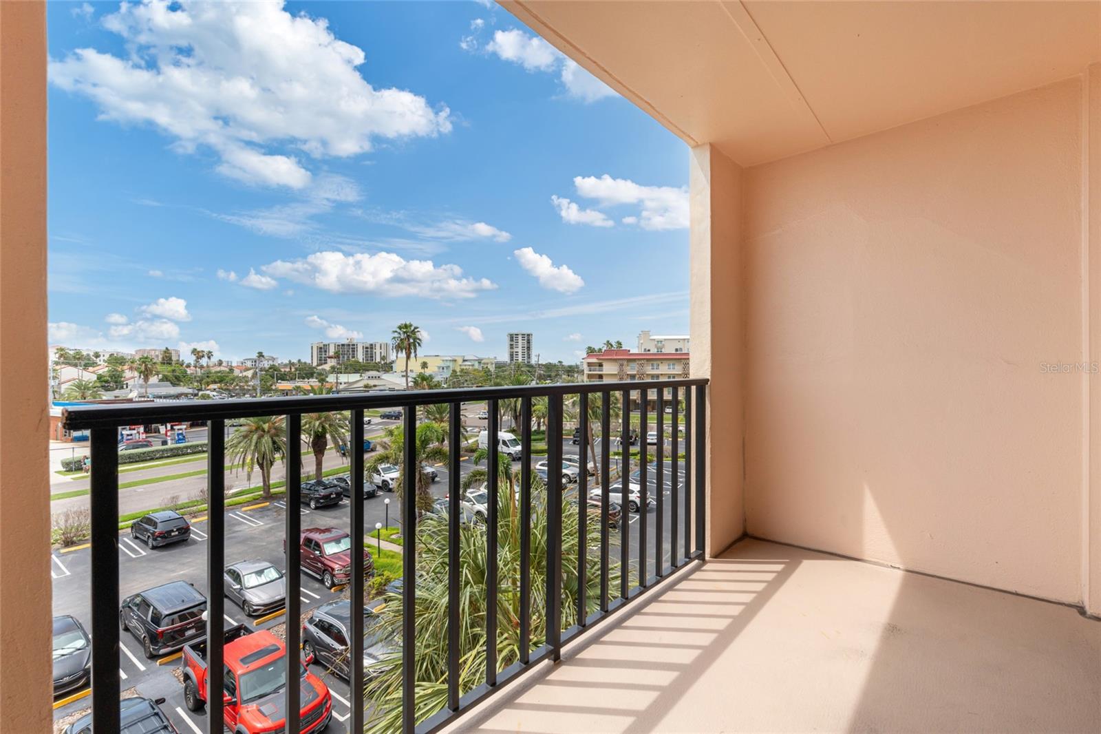 Listing photo id 23 for 51 Island Way 411