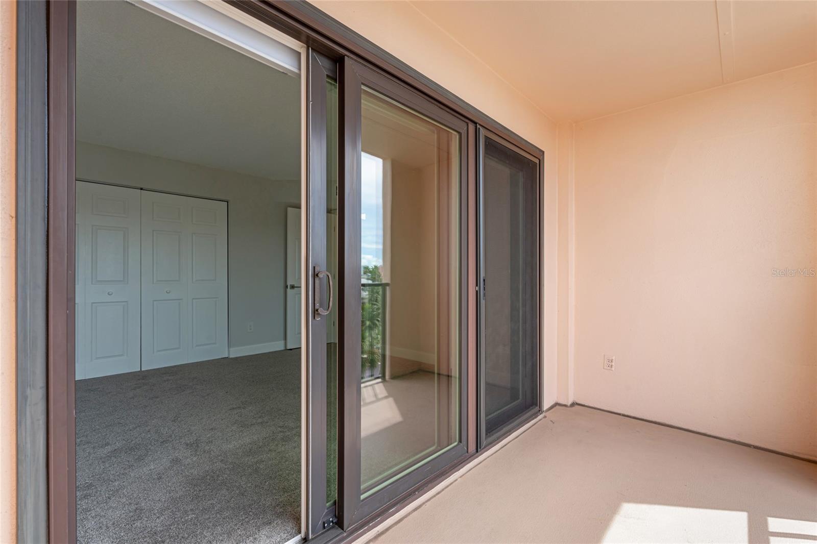 Listing photo id 24 for 51 Island Way 411