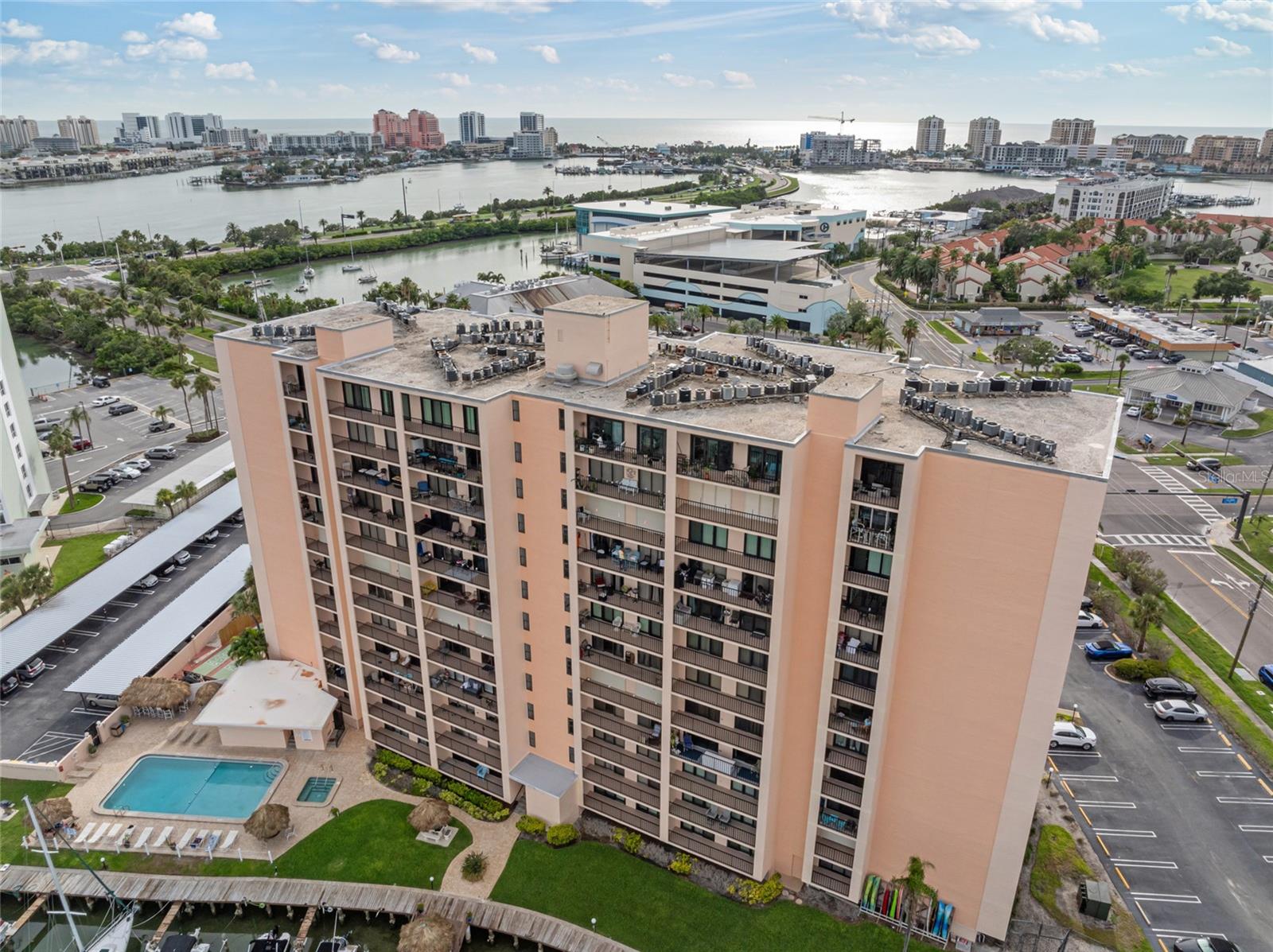 Listing photo id 34 for 51 Island Way 411