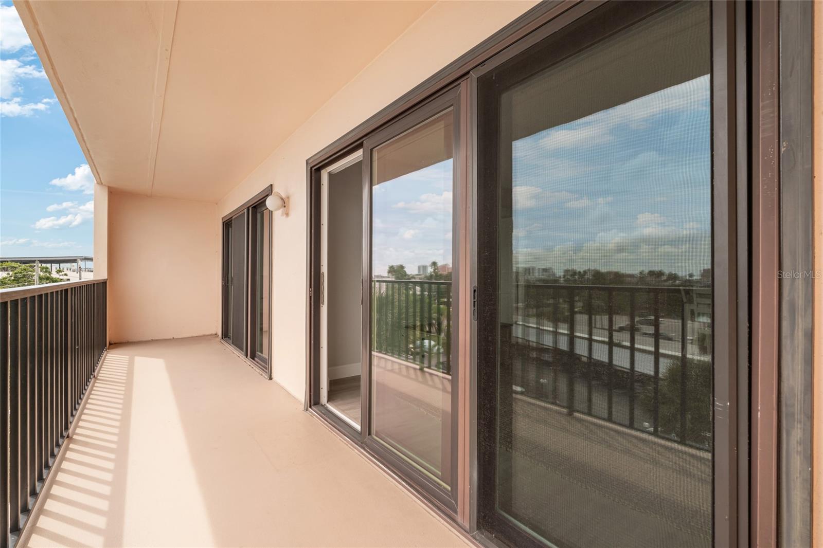 Listing photo id 35 for 51 Island Way 411