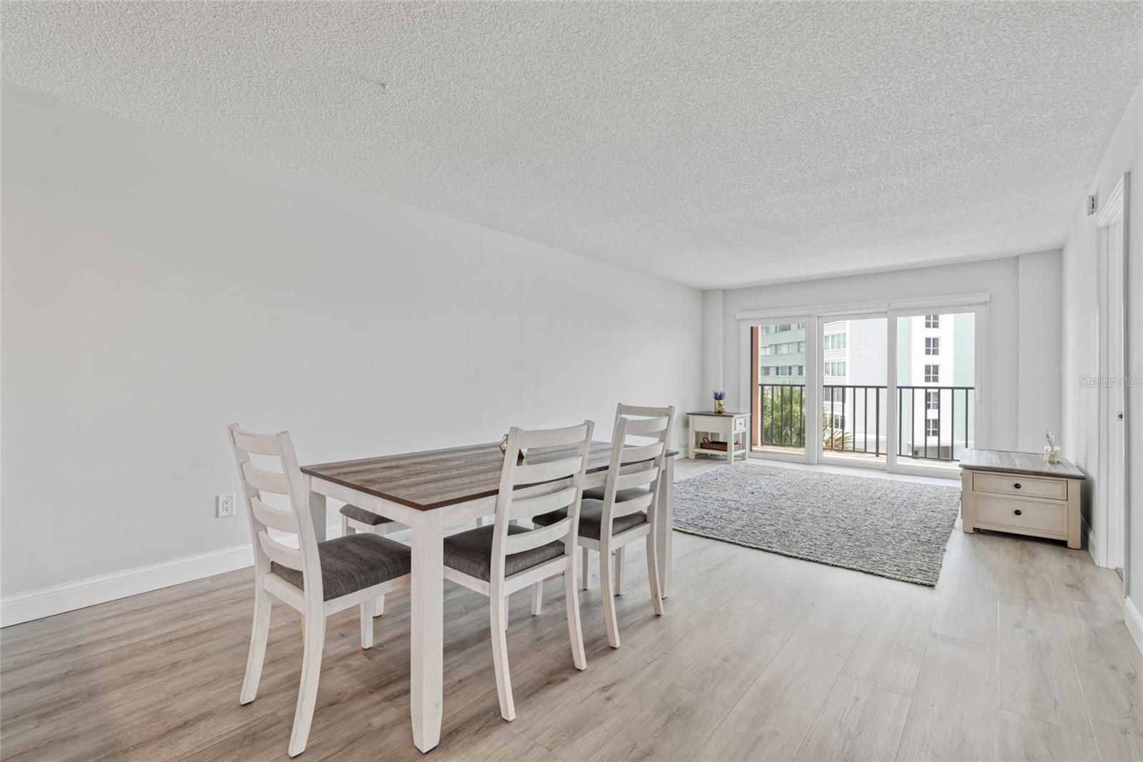 Listing photo id 6 for 51 Island Way 411