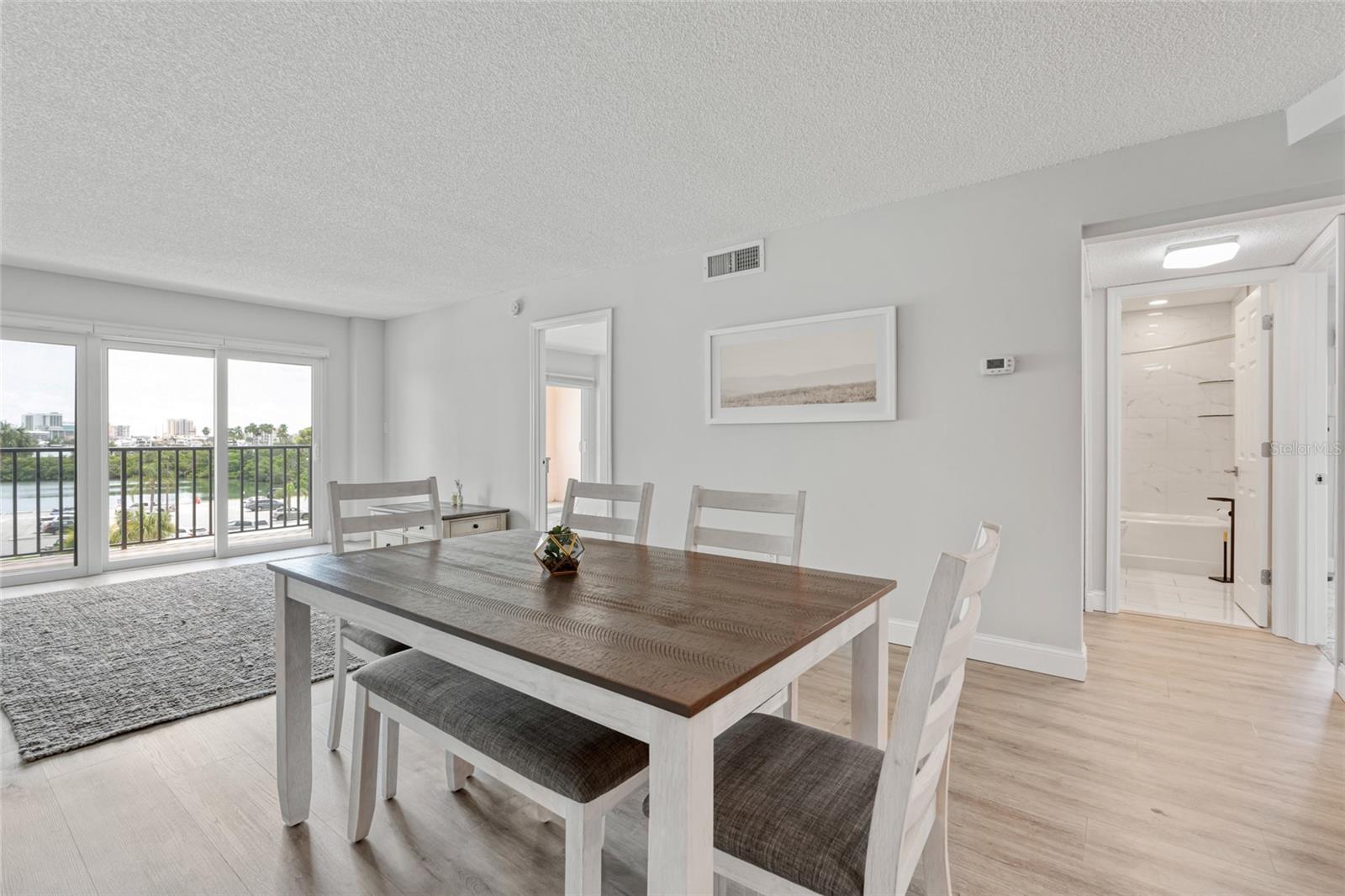 Listing photo id 7 for 51 Island Way 411