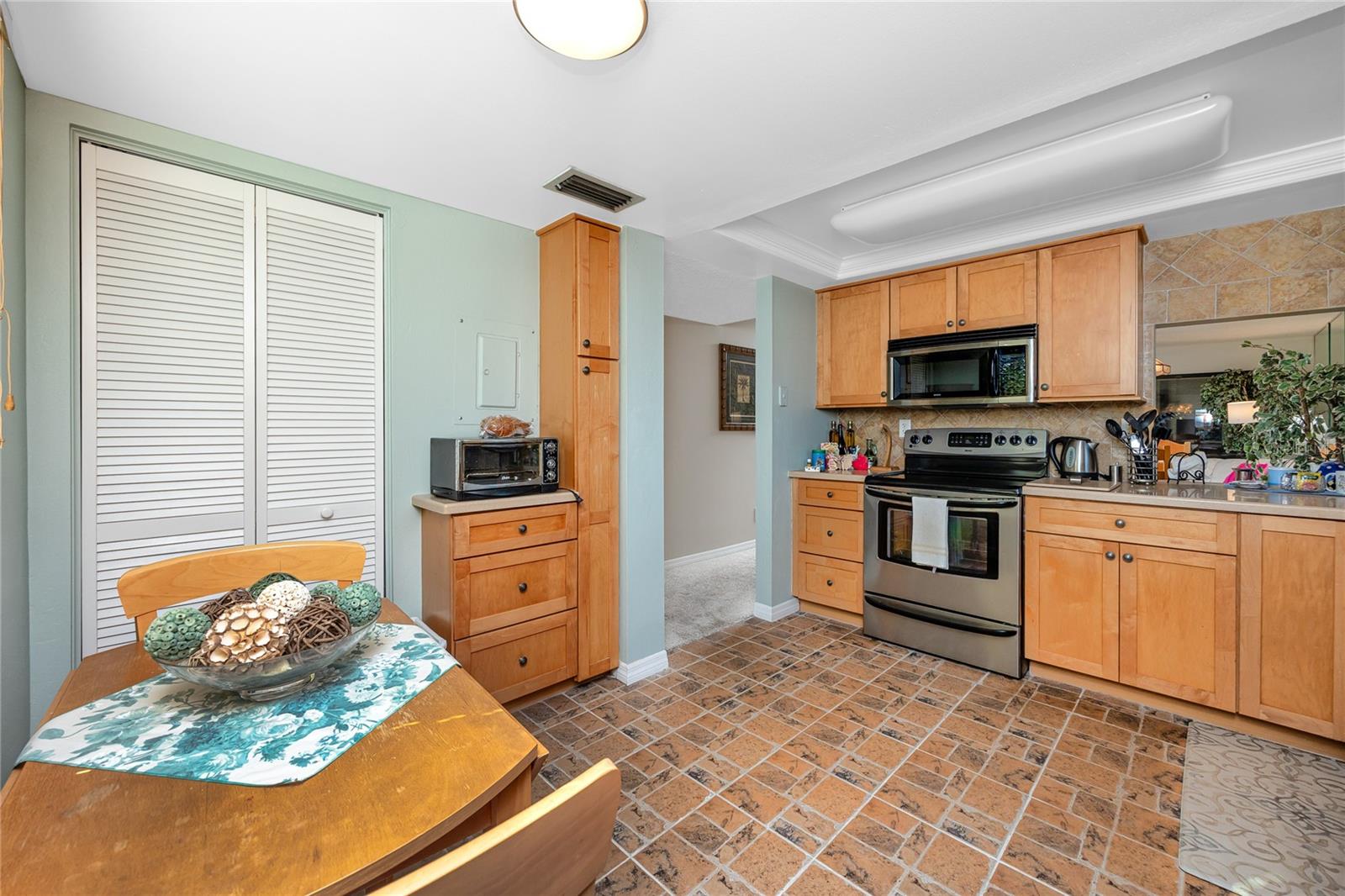 Image 13 of 43 For 2737 Enterprise Road E 112