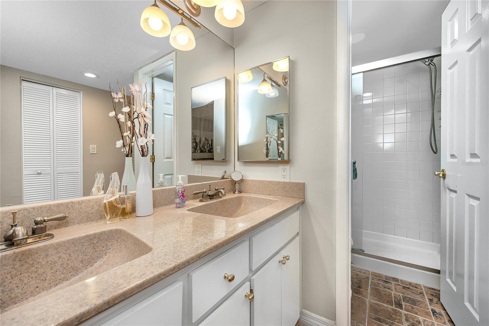 Image 25 of 43 For 2737 Enterprise Road E 112