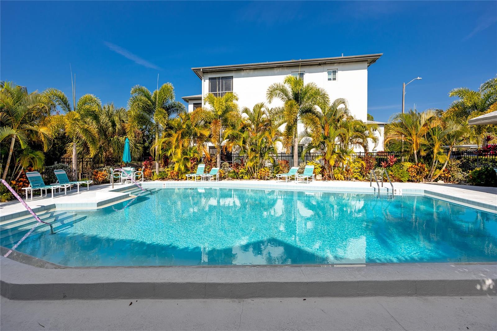 Image 36 of 43 For 2737 Enterprise Road E 112