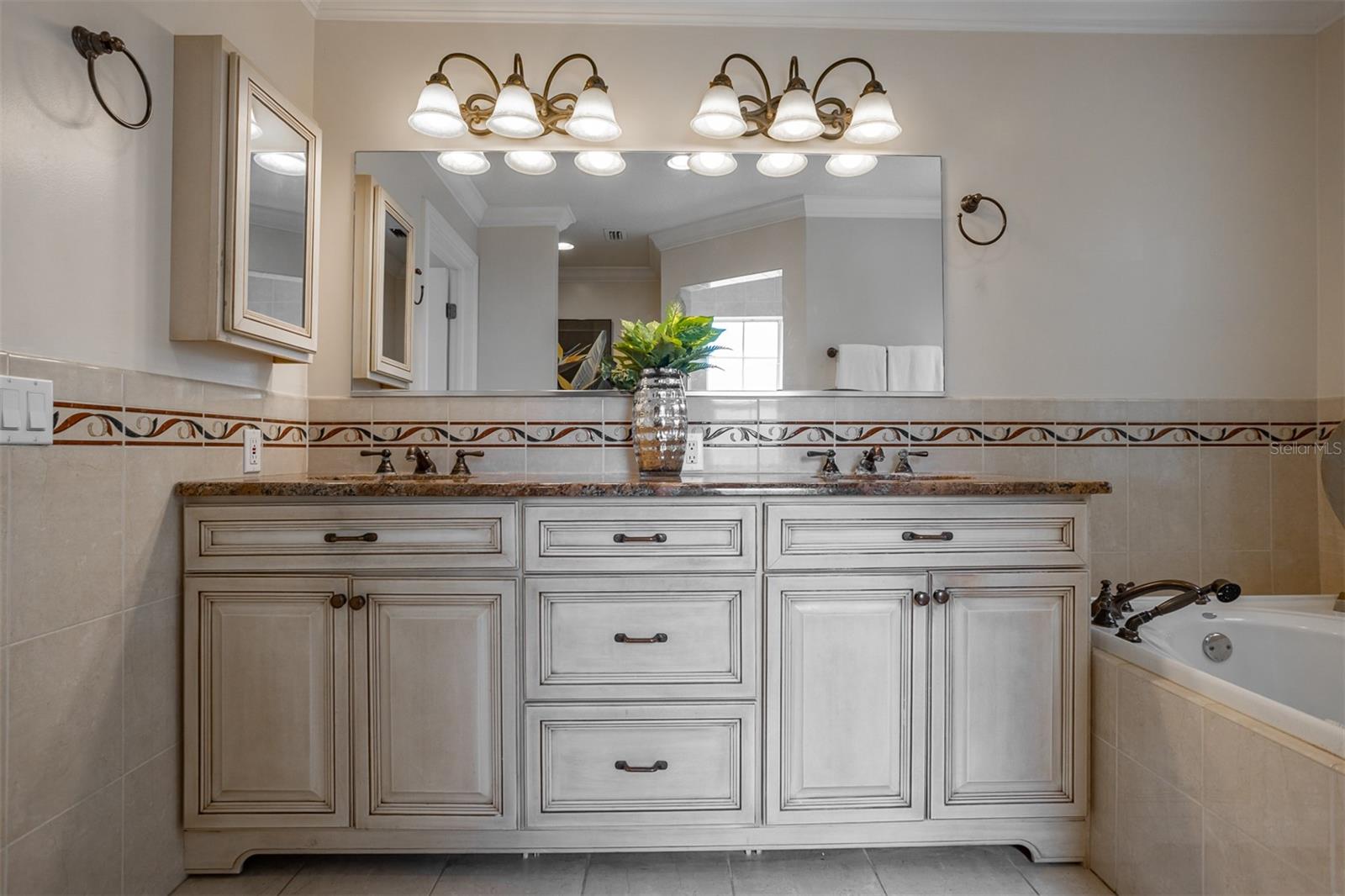 Image 31 of 92 For 321 Barbara Circle