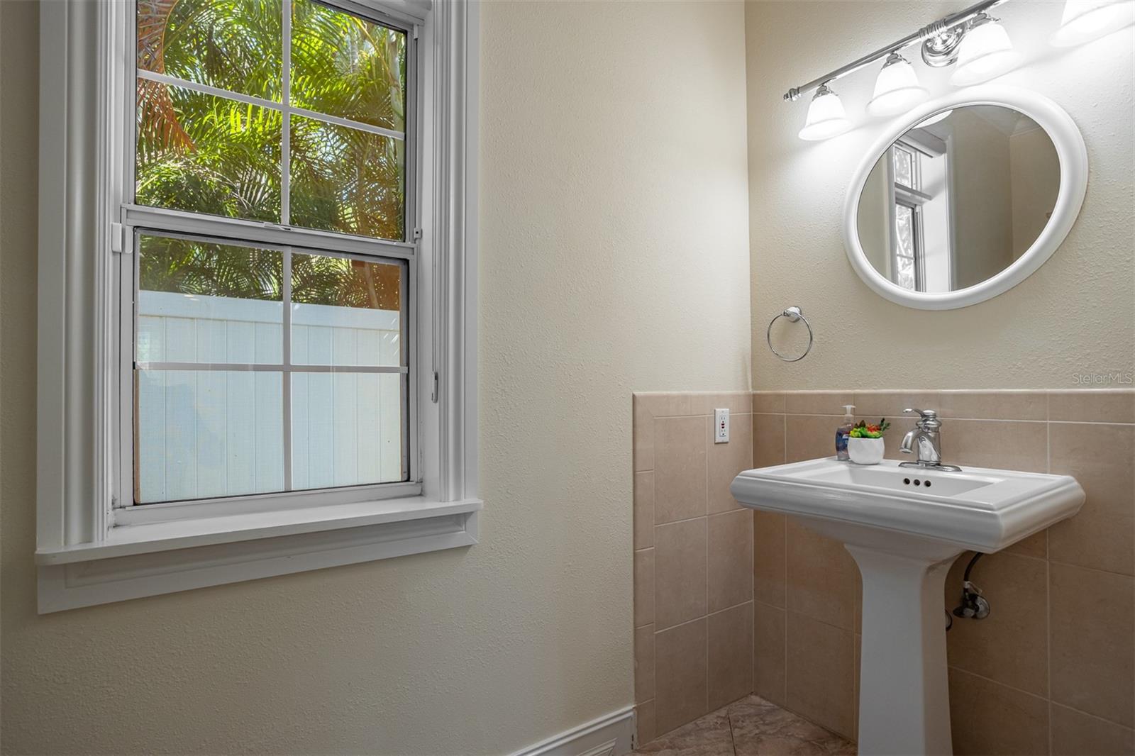 Image 47 of 92 For 321 Barbara Circle