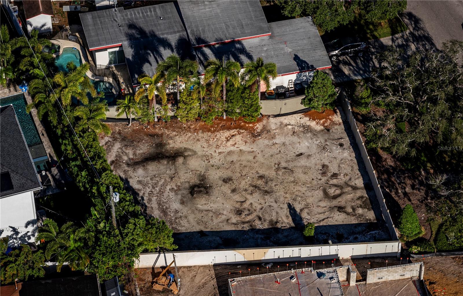 Listing photo id 2 for 622 Danube Avenue