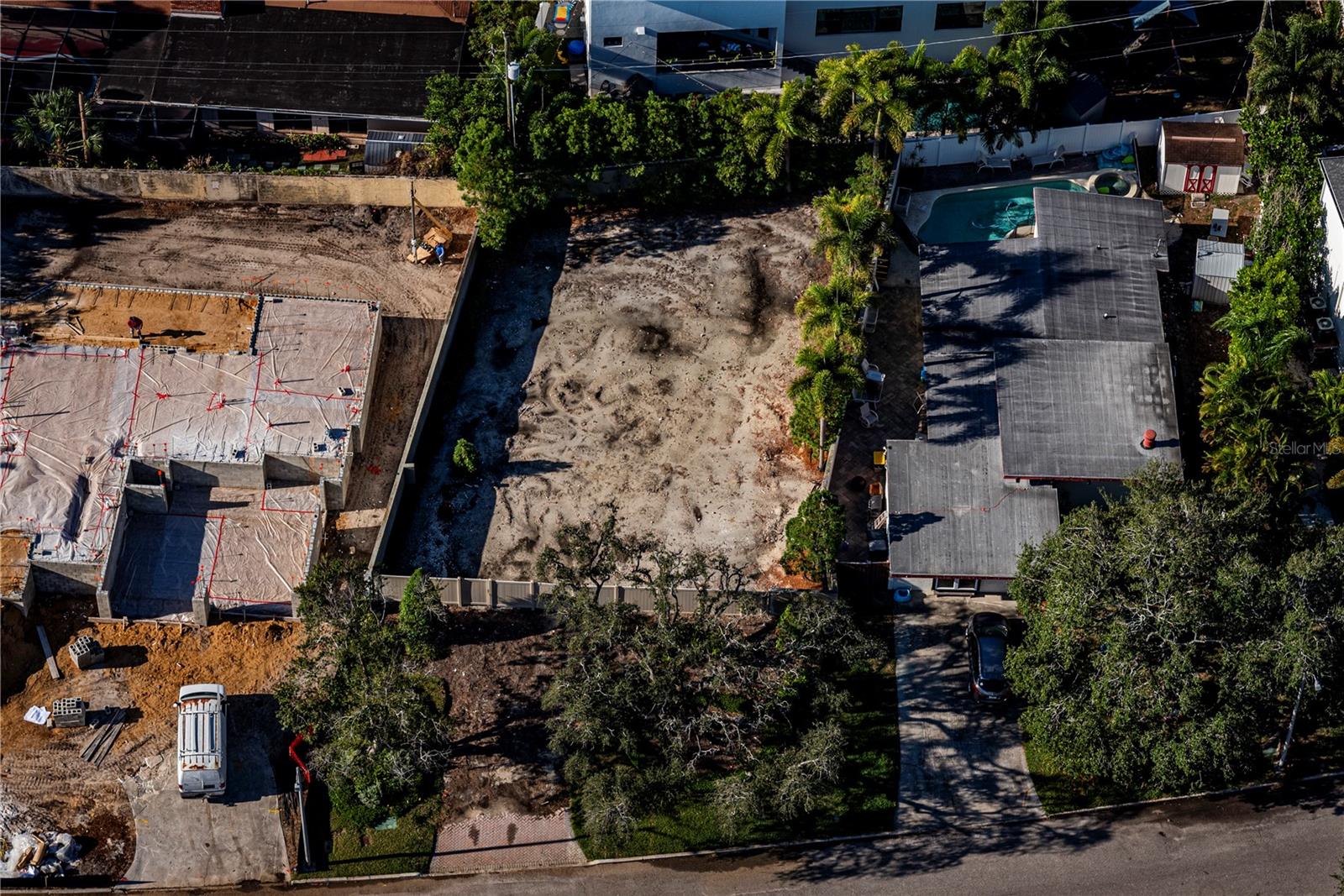 Listing photo id 3 for 622 Danube Avenue