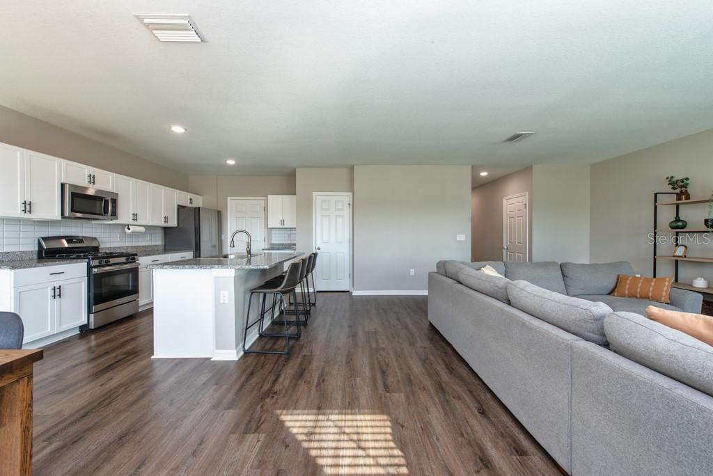 Image 6 of 46 For 14617 Brumby Ridge Avenue