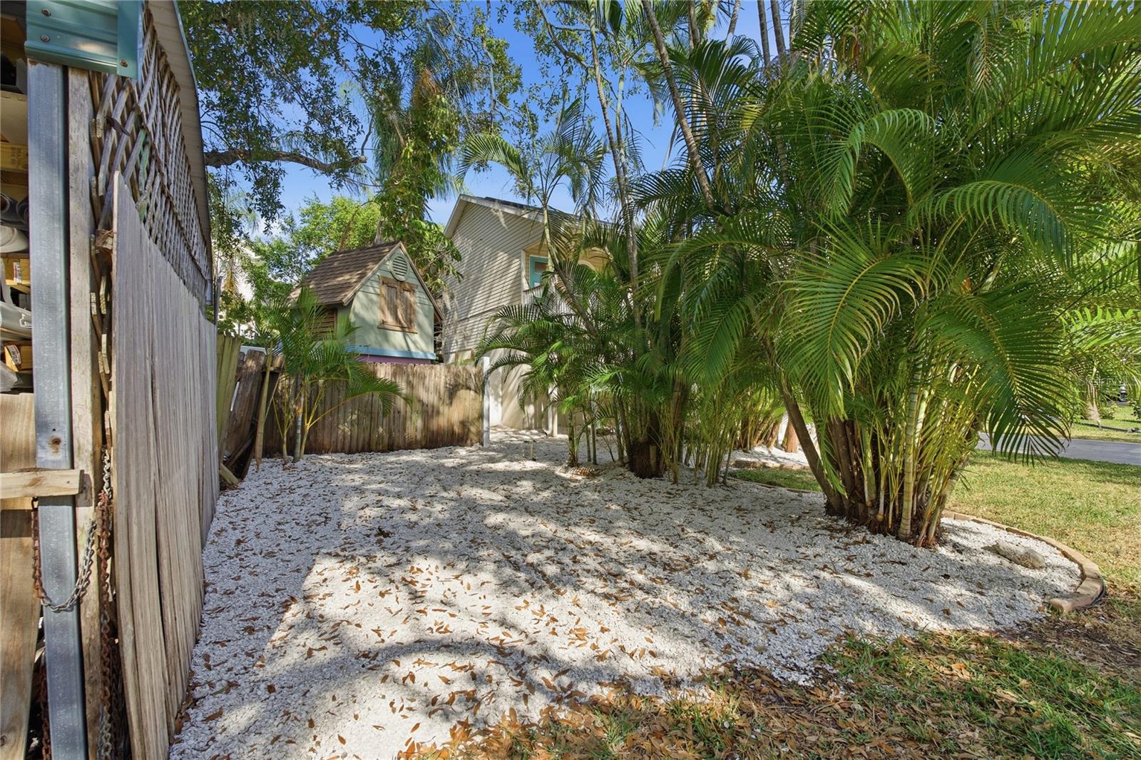 Image 15 of 60 For 841 Delaware Avenue