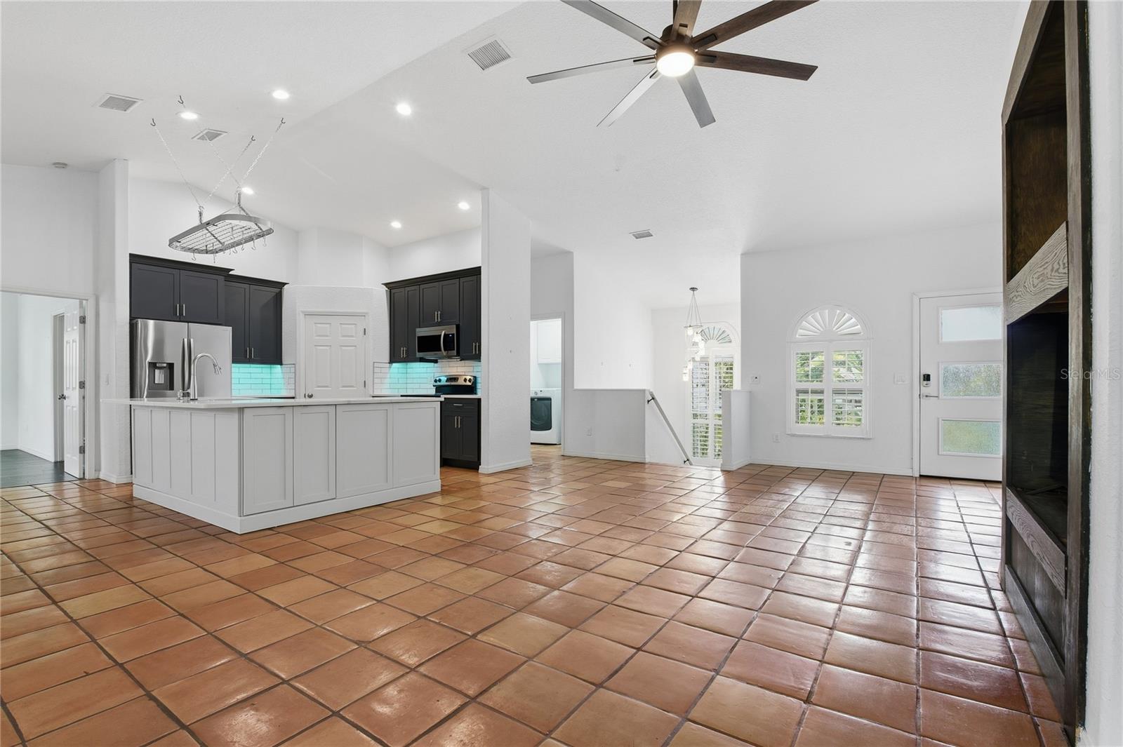 Image 19 of 60 For 841 Delaware Avenue