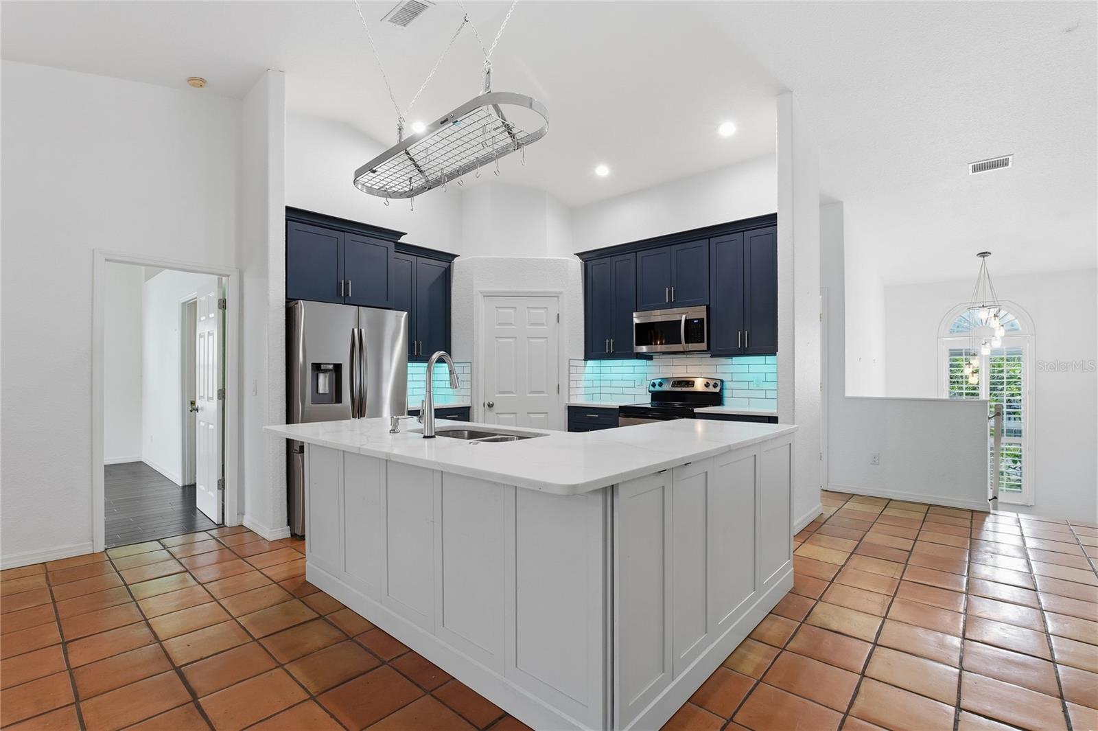 Image 21 of 60 For 841 Delaware Avenue