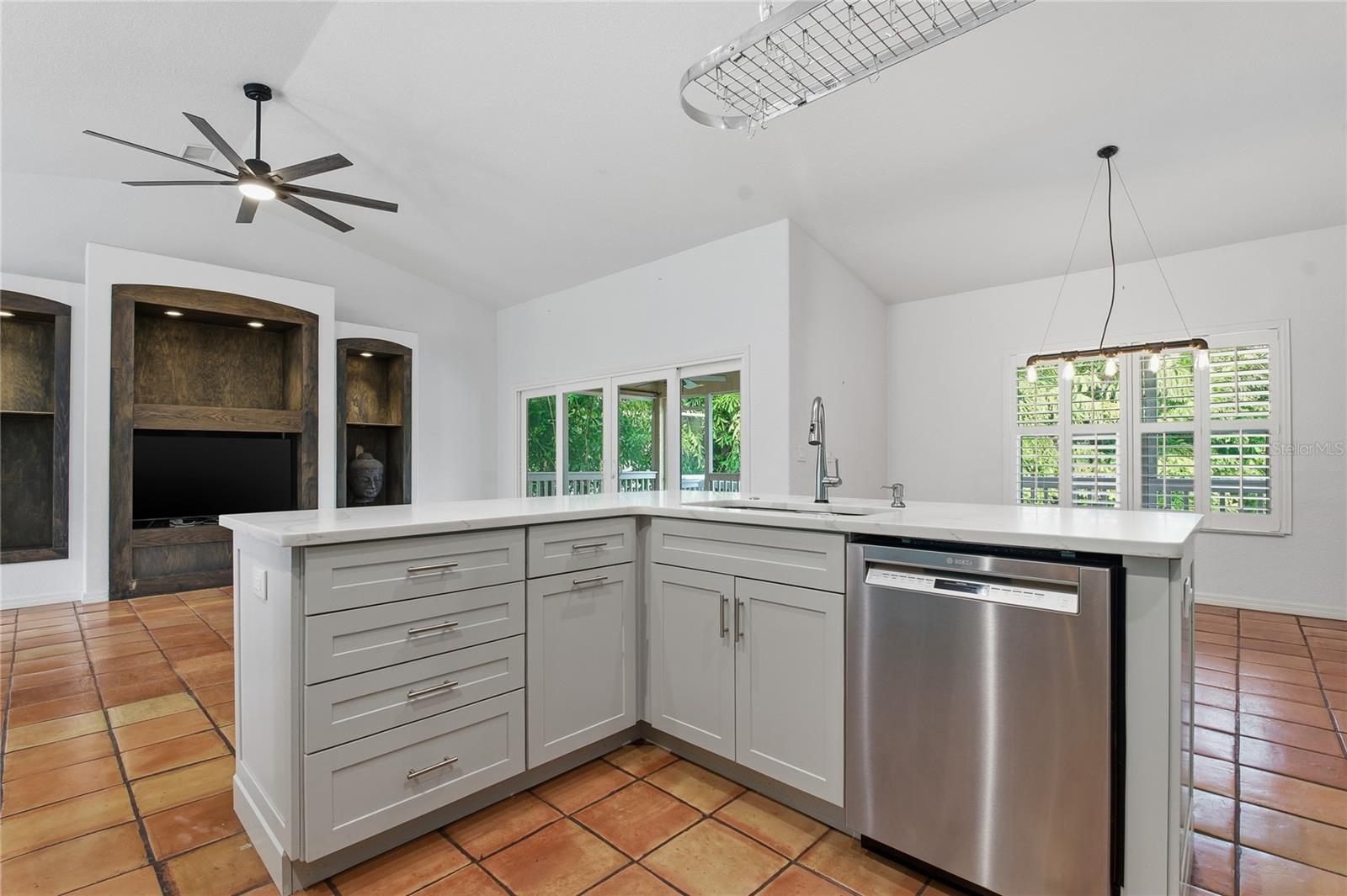 Image 23 of 60 For 841 Delaware Avenue