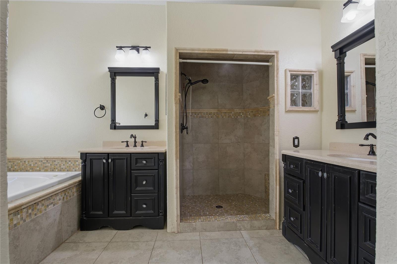 Image 28 of 60 For 841 Delaware Avenue