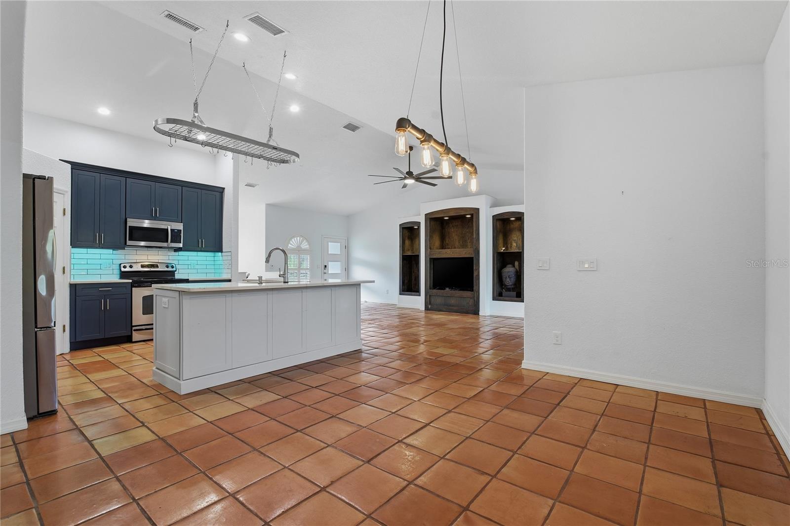 Image 6 of 60 For 841 Delaware Avenue