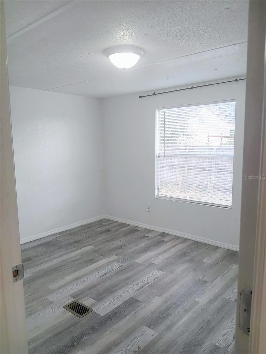 Listing photo id 8 for 8116 Weeping Willow Street