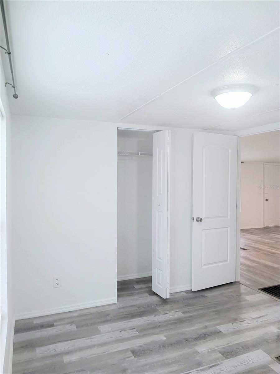 Listing photo id 9 for 8116 Weeping Willow Street