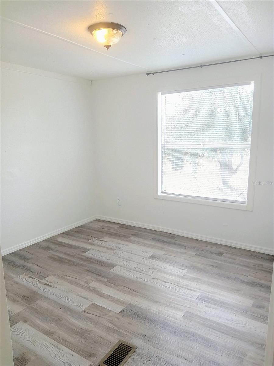 Listing photo id 10 for 8116 Weeping Willow Street