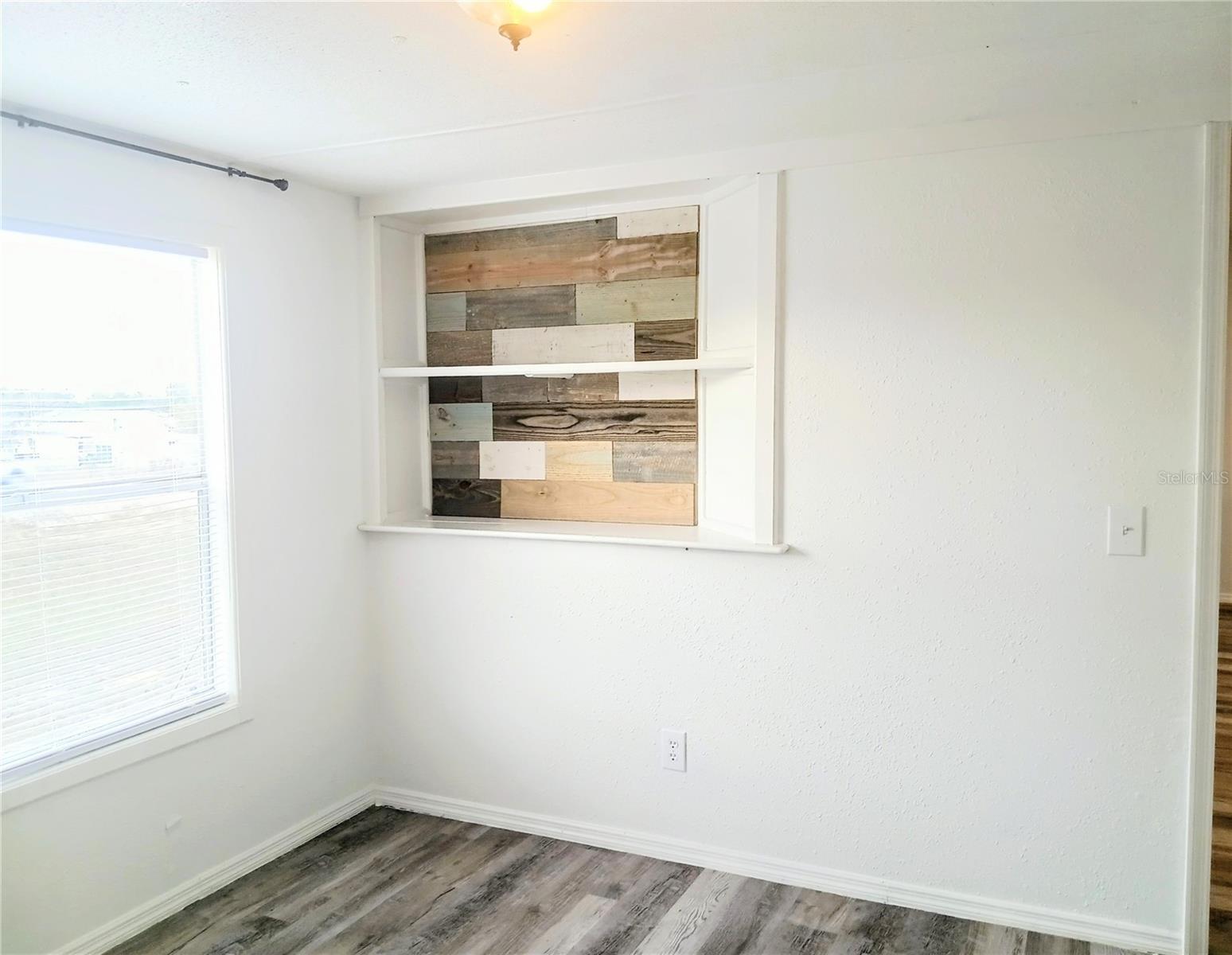 Listing photo id 11 for 8116 Weeping Willow Street