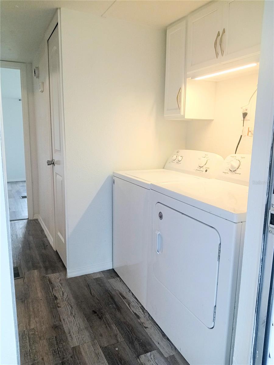 Listing photo id 14 for 8116 Weeping Willow Street