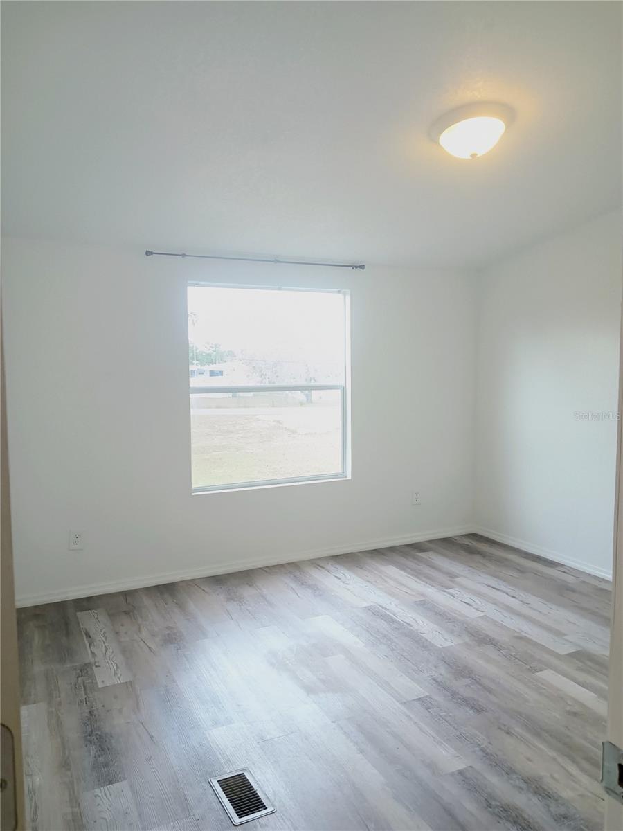 Listing photo id 15 for 8116 Weeping Willow Street