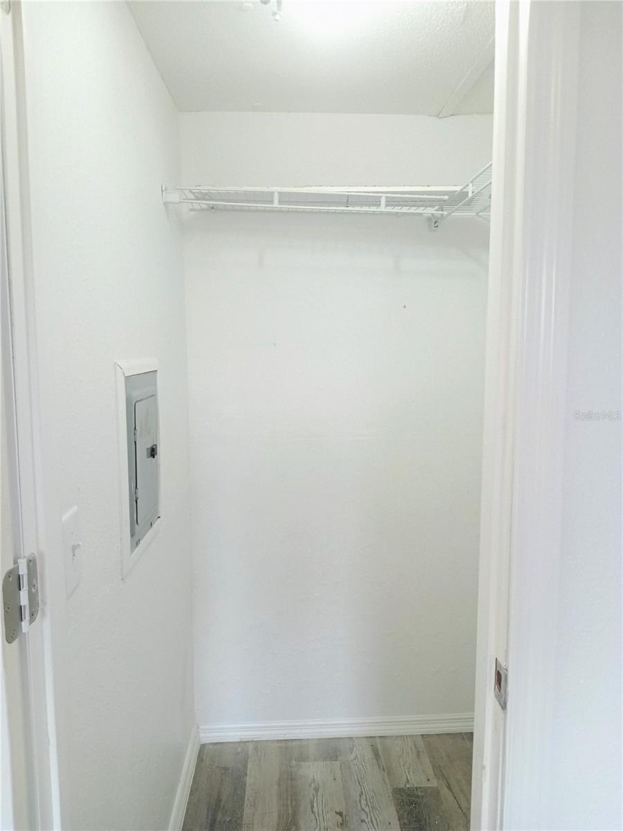 Listing photo id 17 for 8116 Weeping Willow Street