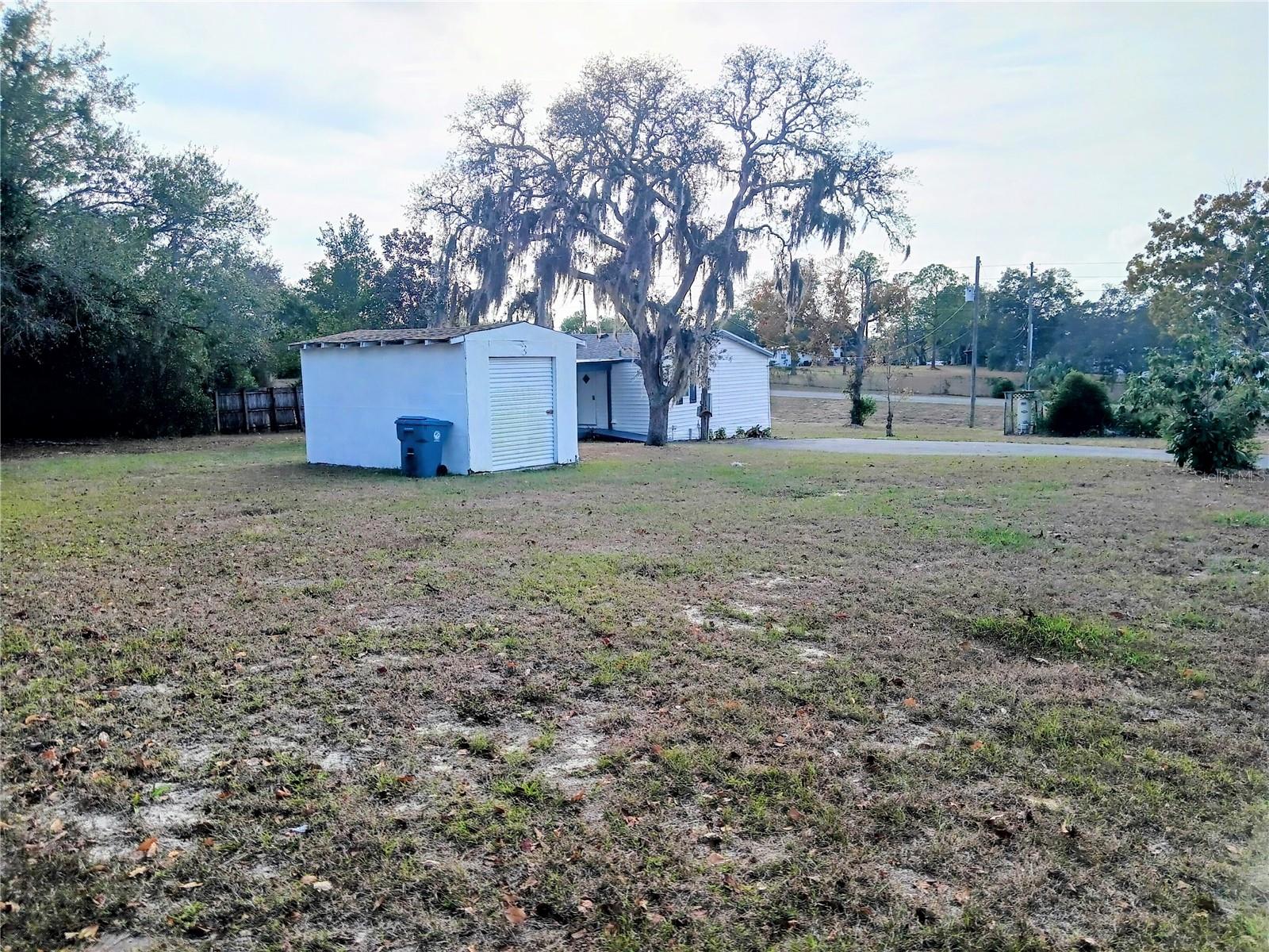 Listing photo id 25 for 8116 Weeping Willow Street