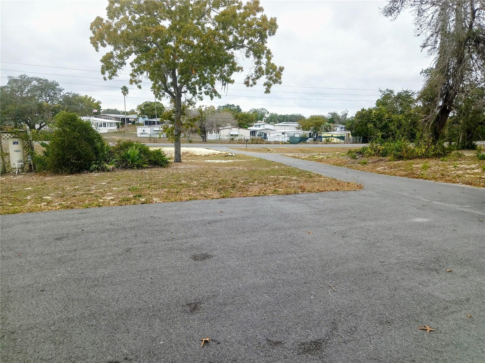 Listing photo id 27 for 8116 Weeping Willow Street