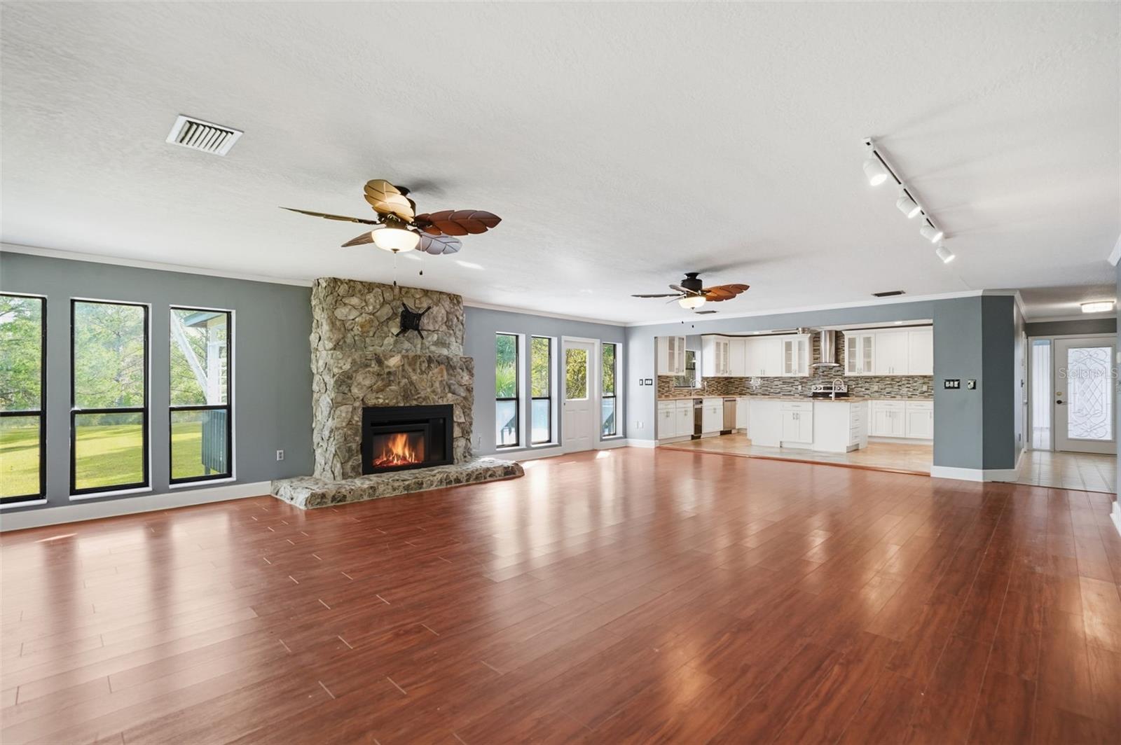 Image 10 of 62 For 23328 Christian Circle