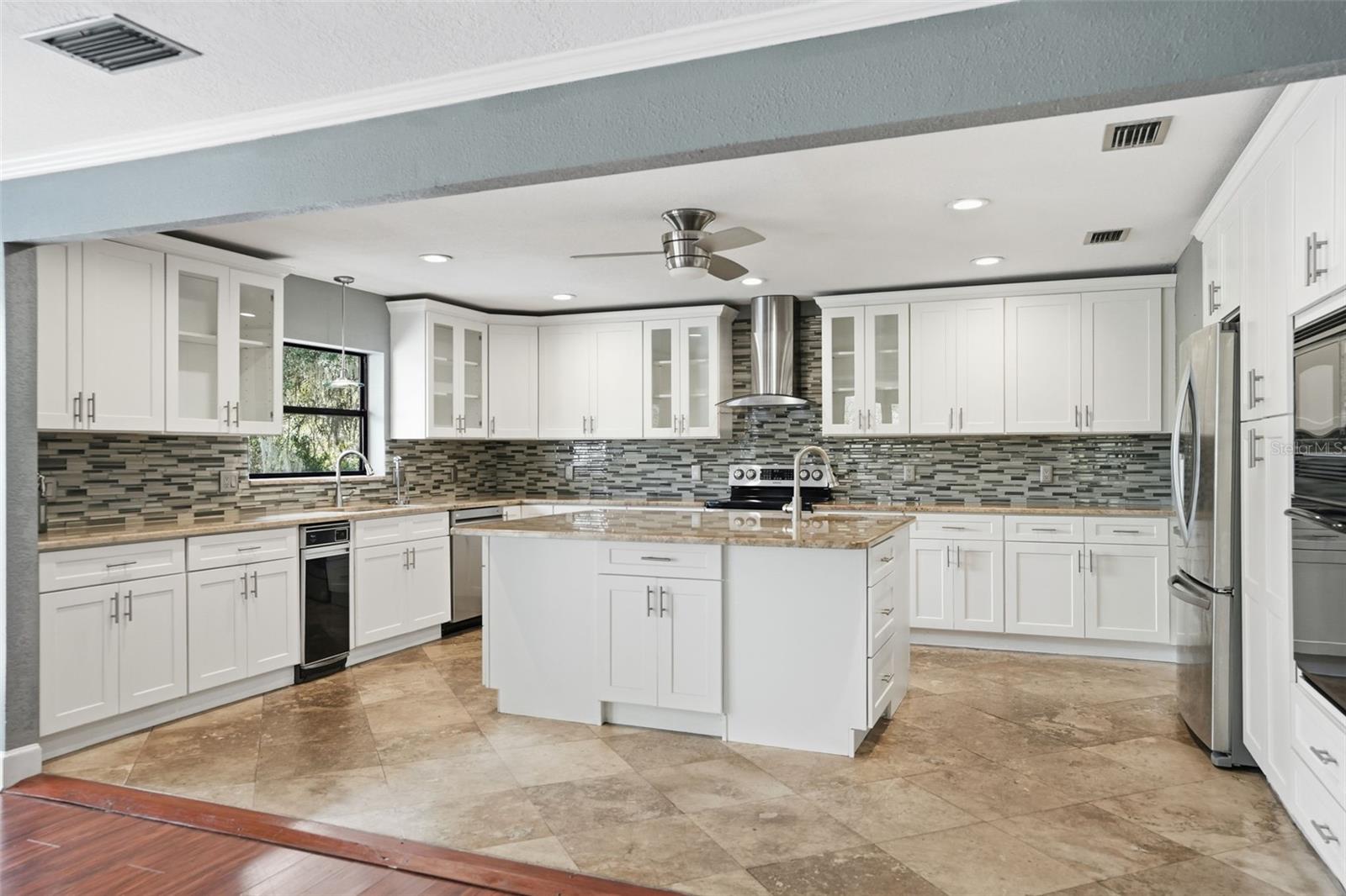 Image 11 of 62 For 23328 Christian Circle