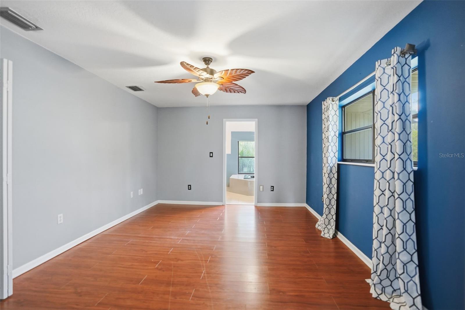 Image 27 of 62 For 23328 Christian Circle