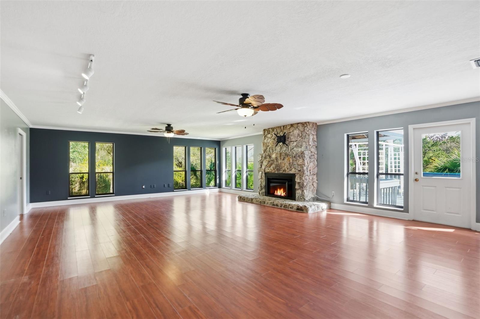 Image 6 of 62 For 23328 Christian Circle