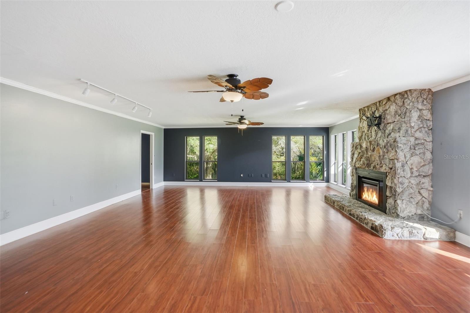 Image 7 of 62 For 23328 Christian Circle