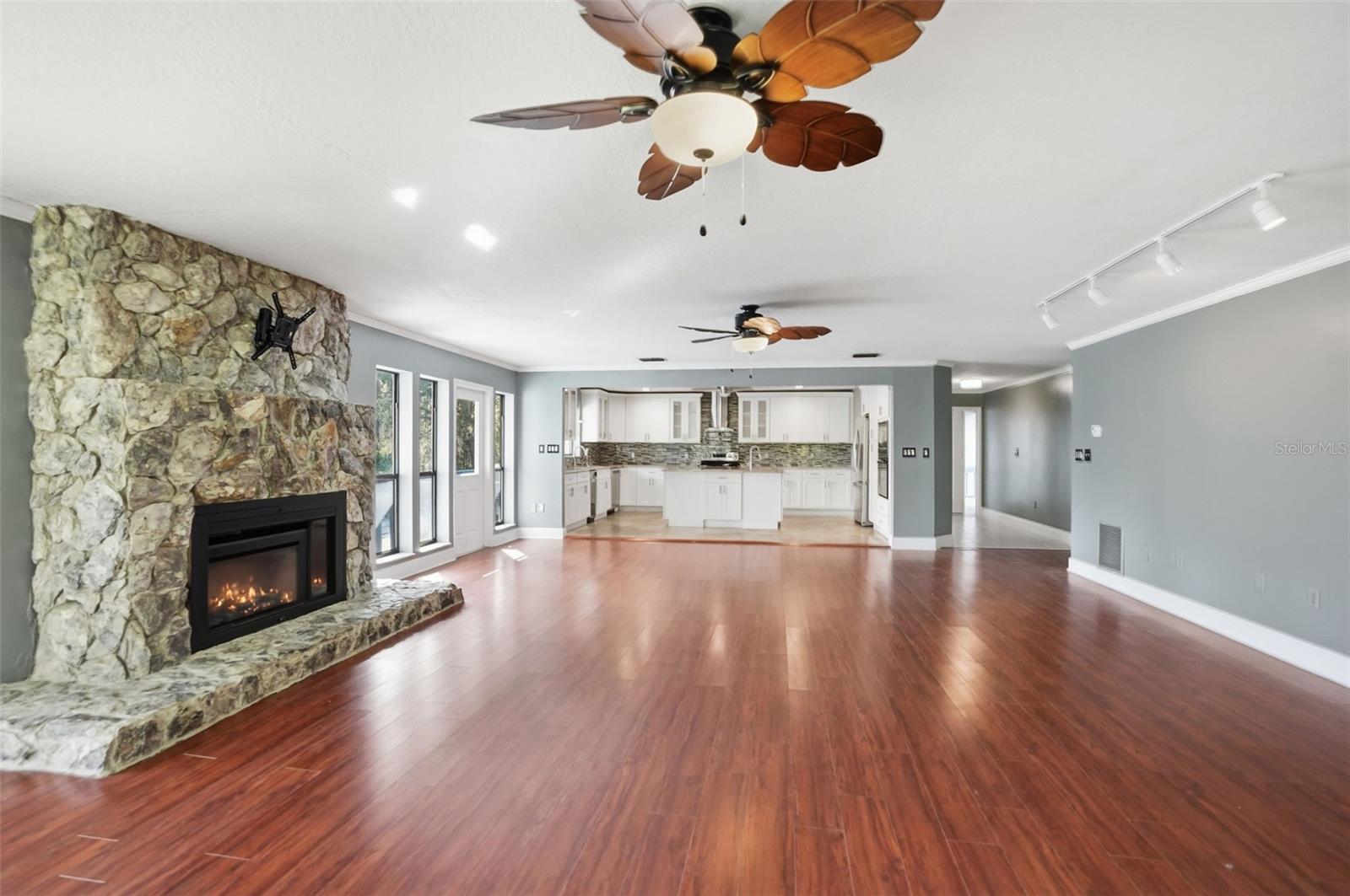 Image 9 of 62 For 23328 Christian Circle