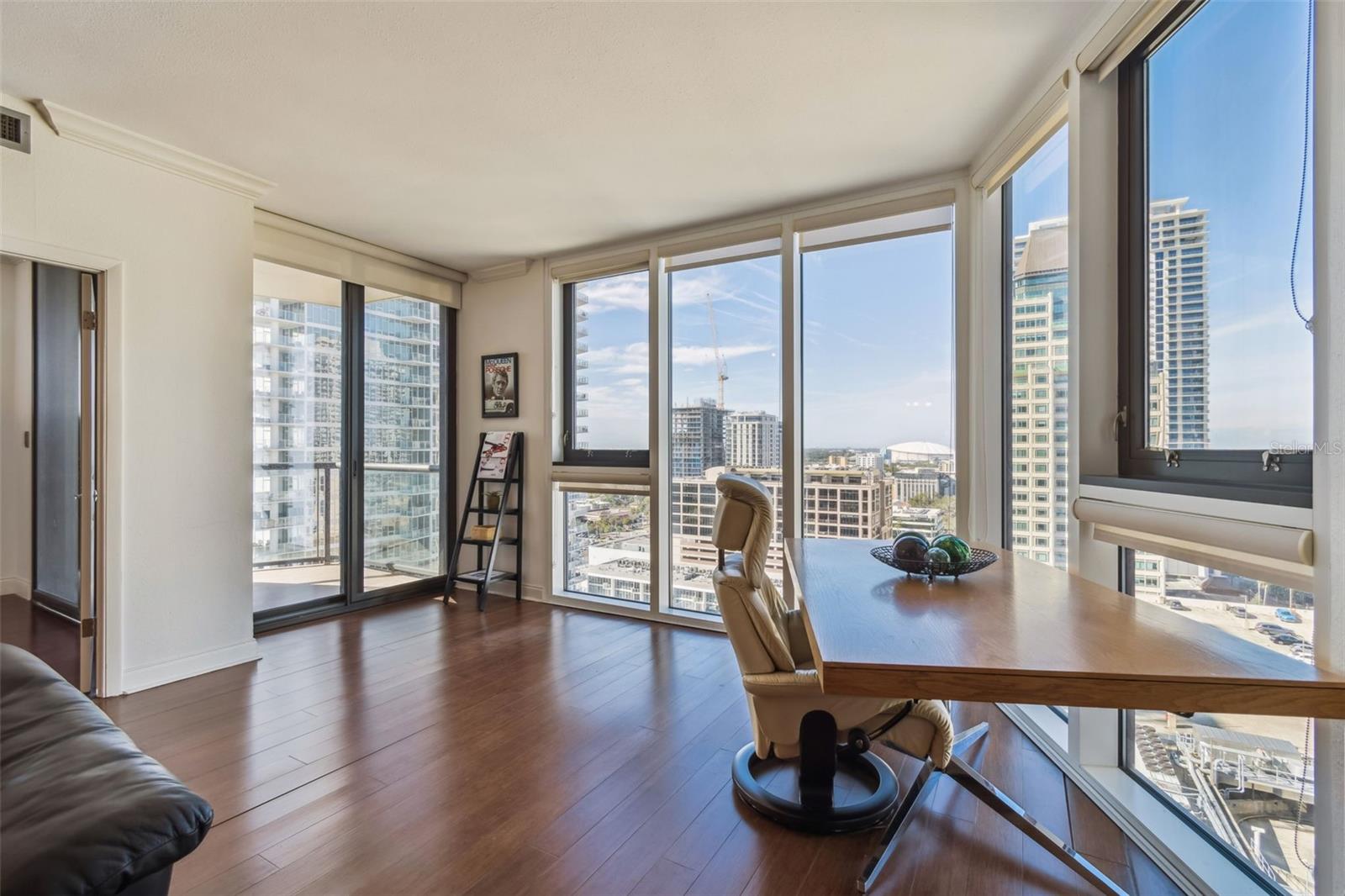 Image 10 of 54 For 1 Beach Drive Se 2008