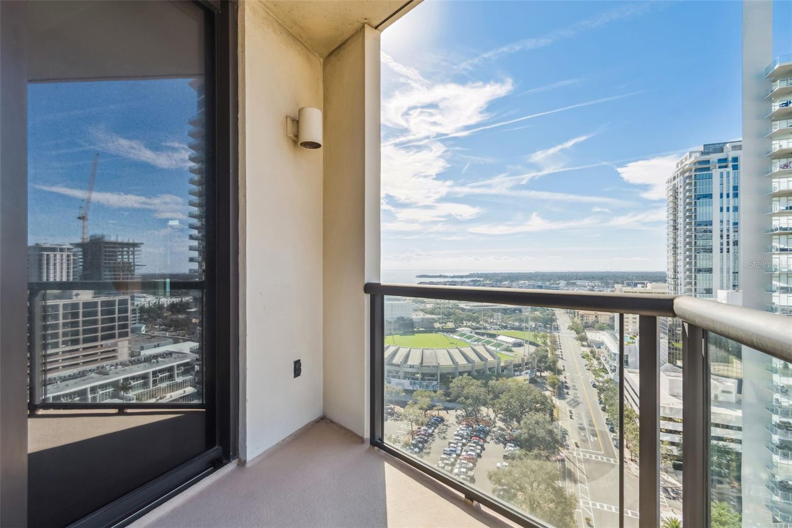 Image 12 of 54 For 1 Beach Drive Se 2008