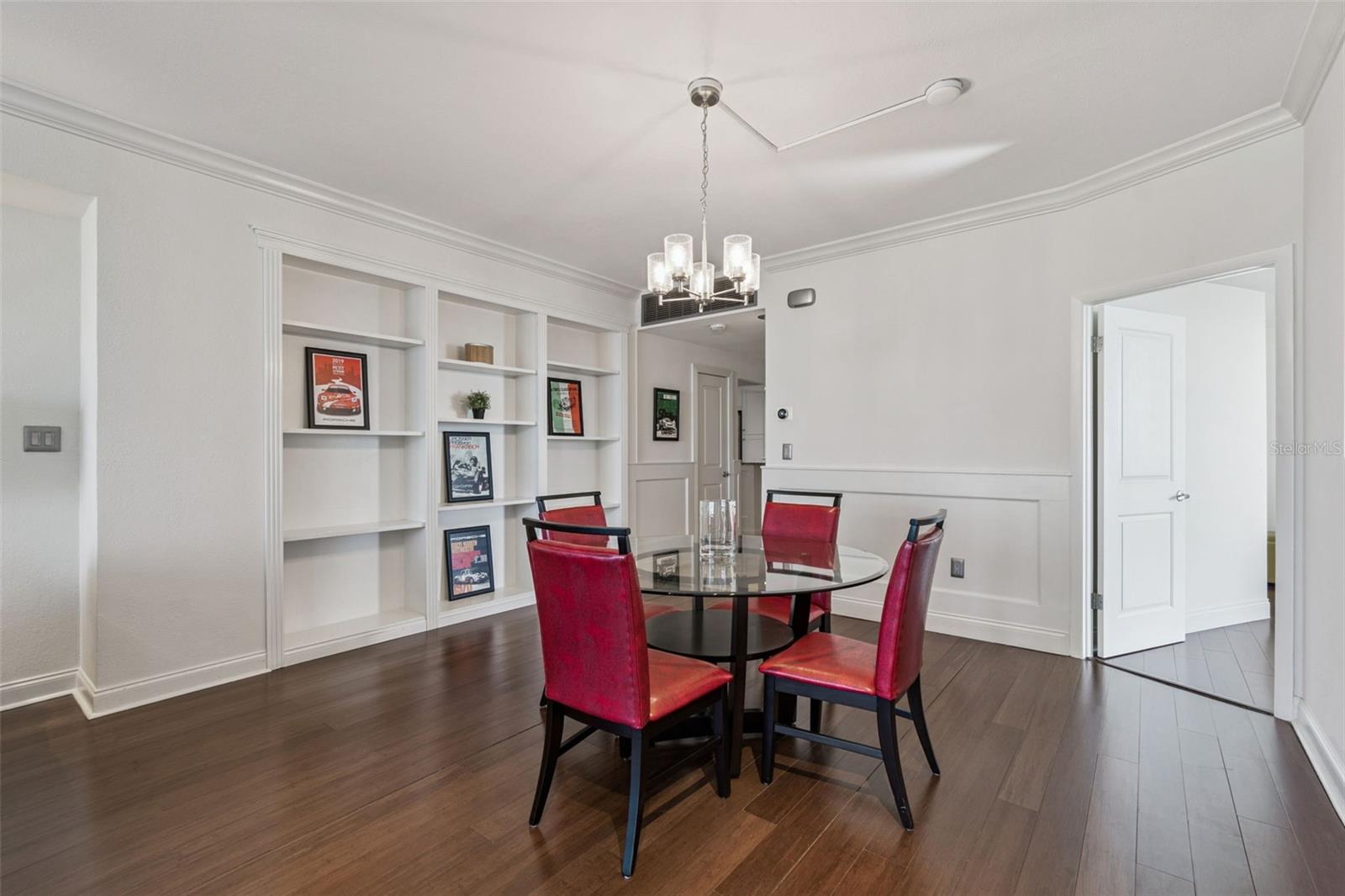 Image 14 of 54 For 1 Beach Drive Se 2008