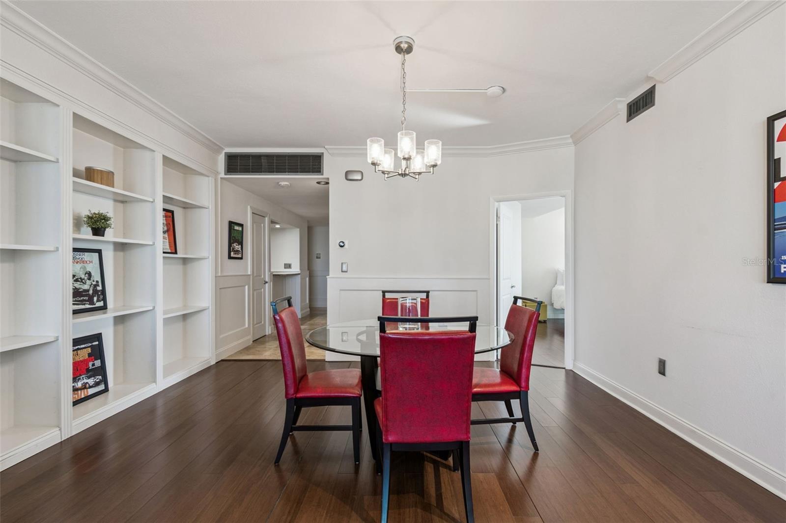 Image 15 of 54 For 1 Beach Drive Se 2008