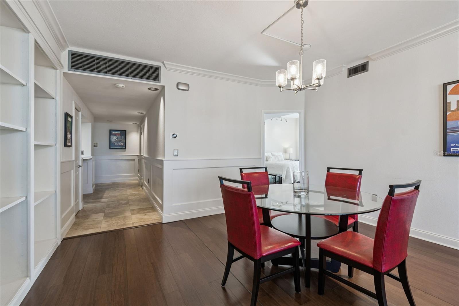 Image 16 of 54 For 1 Beach Drive Se 2008