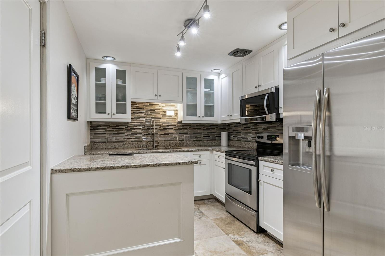 Image 17 of 54 For 1 Beach Drive Se 2008