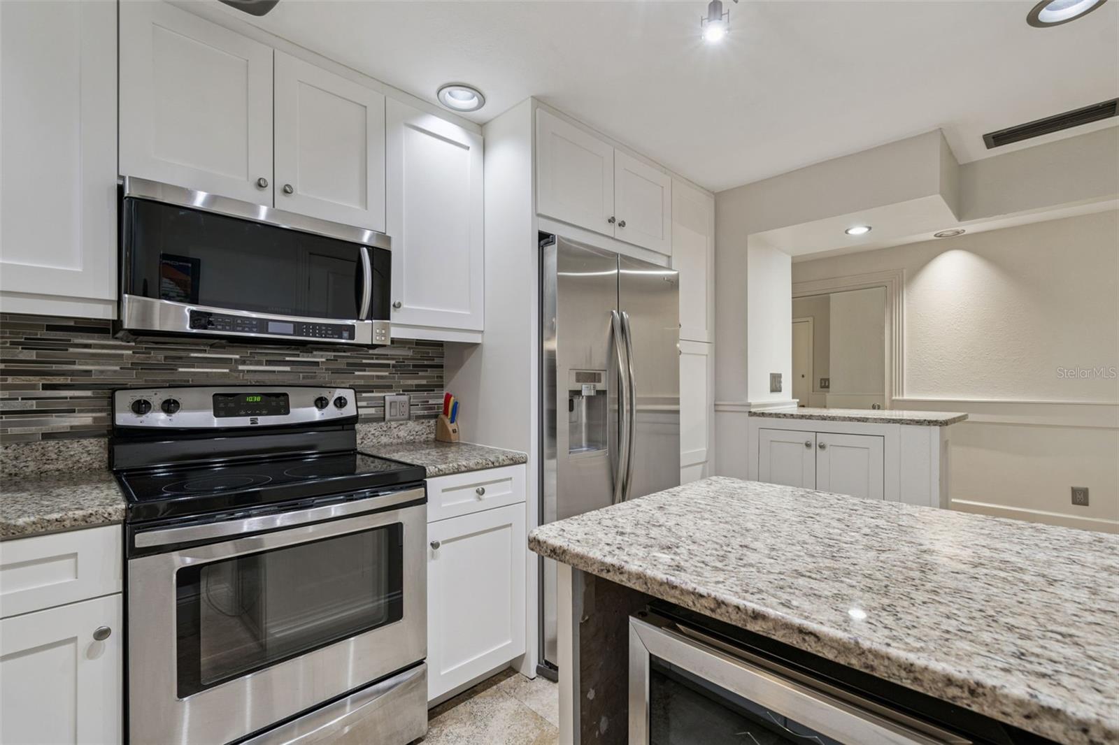 Image 19 of 54 For 1 Beach Drive Se 2008