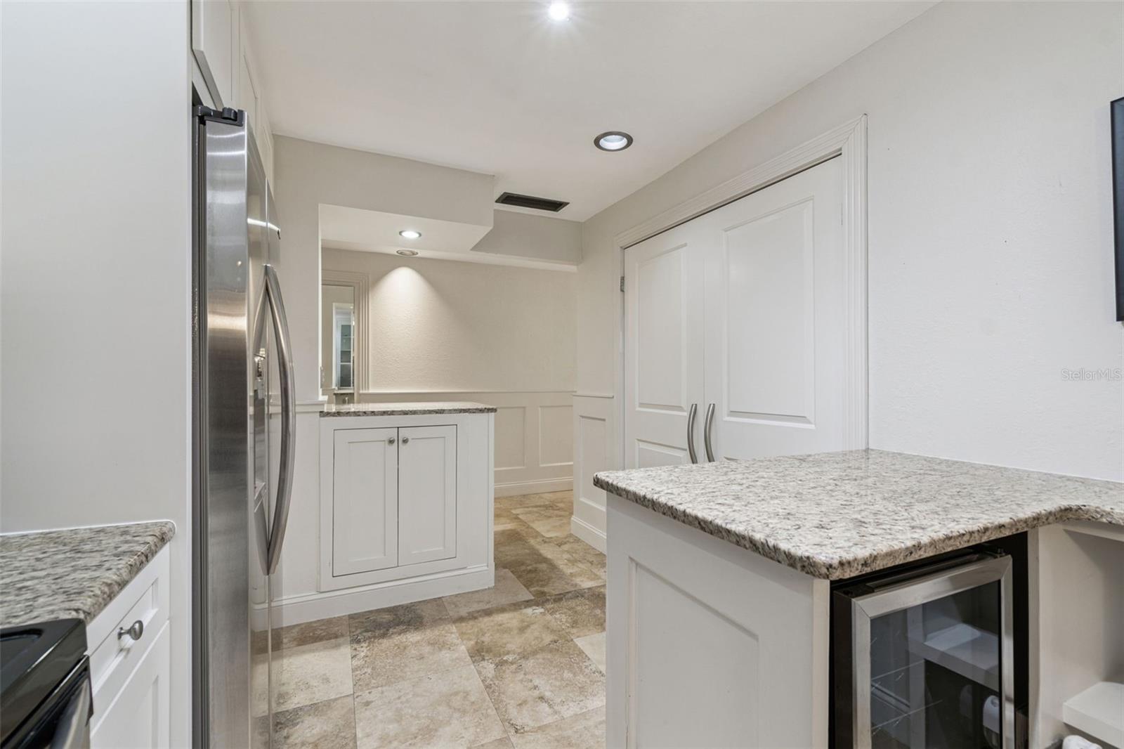 Image 21 of 54 For 1 Beach Drive Se 2008